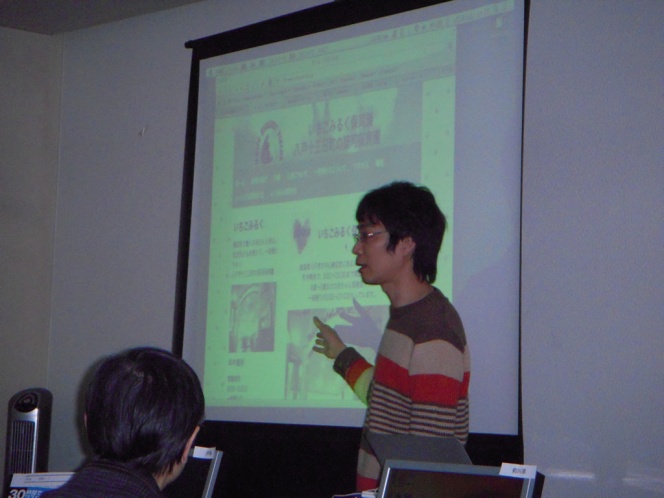 講評中の坂本の写真