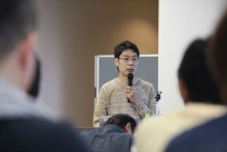 セッション中の坂本